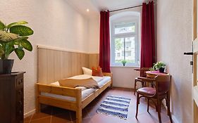 Gaestezimmer I Einzelzimmer Mit Gemeinschaftsbad Und Gemeinschaftskueche Chemnitz